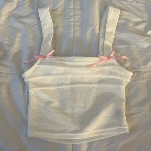White bow tank